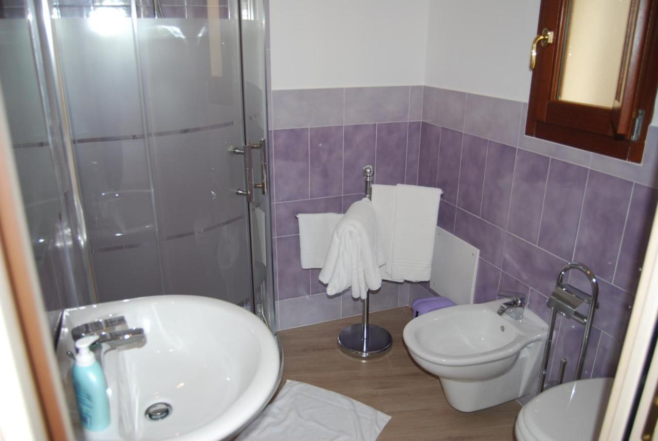 B&B Colti Di Rosa Castelsardo Ruang foto
